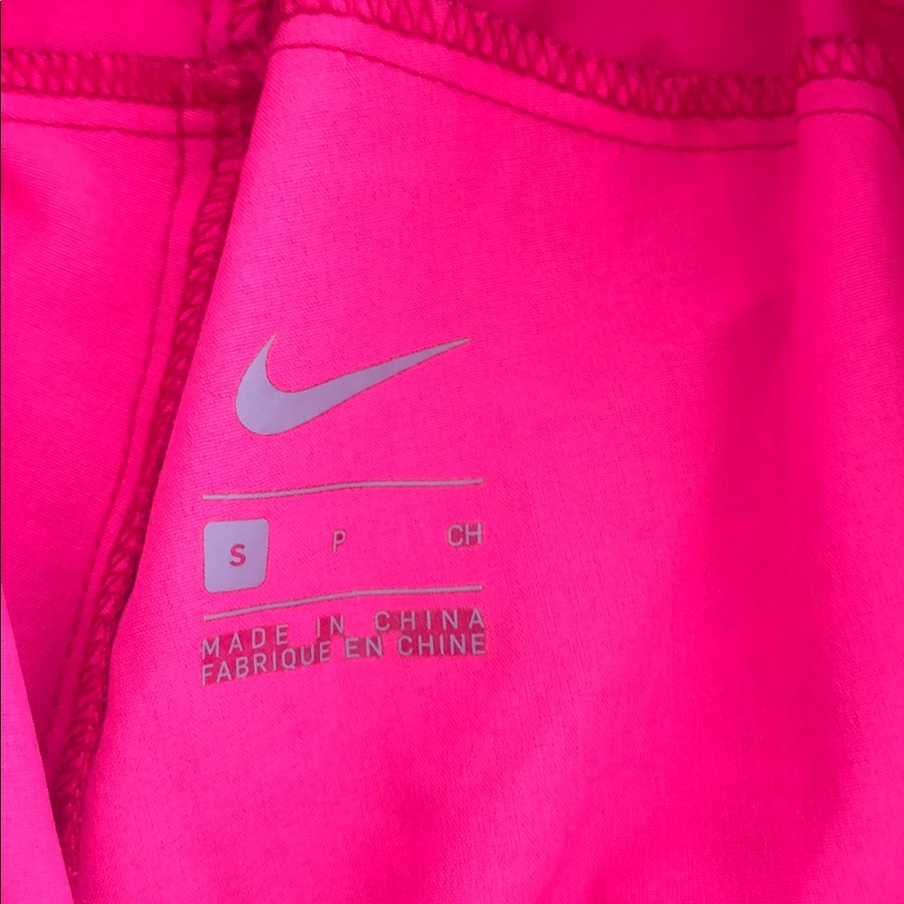Rare Nike Pink Athletic Tee and Grid-Print Shorts Set - Picture 4 of 12